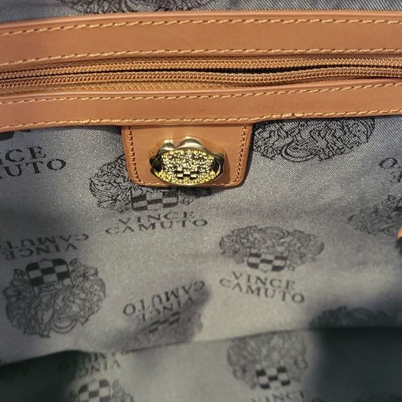 VINCE CAMUTO‎ Green "Alexa" Shoulder Tote - Picture 6 of 8